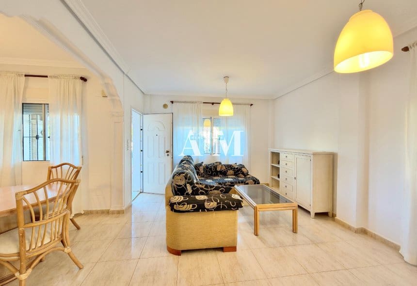 2 makuuhuone Omakotitalo vuokrattavana paikassa Torre de la Horadada mukana uima-altaan - 1 100 € (Ref: 10095656)