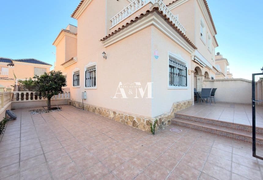 2 makuuhuone Omakotitalo vuokrattavana paikassa Torre de la Horadada mukana uima-altaan - 1 100 € (Ref: 10095656)
