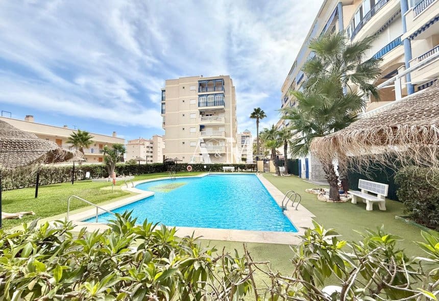 2 Zimmer Penthouse zu vermieten in Arenales del Sol mit Pool - 920 € (Ref: 10095657)