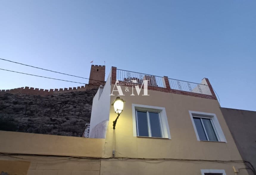 Maison de Ville de 4 chambres à louer à Sax - 850 € (Ref: 10095658)