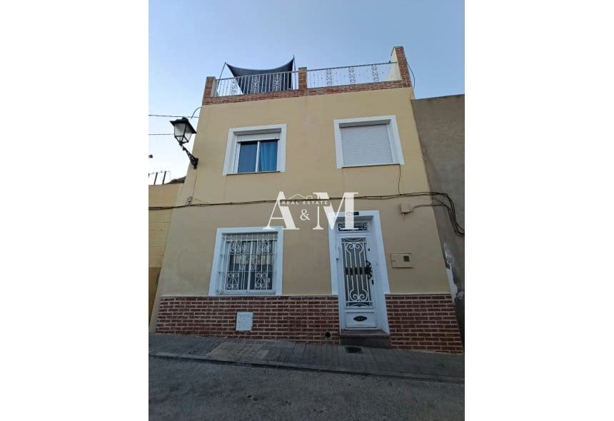 Maison de Ville de 4 chambres à louer à Sax - 850 € (Ref: 10095658)