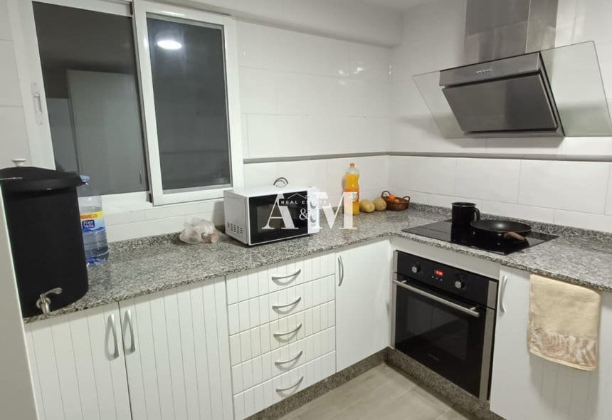 Maison de Ville de 4 chambres à louer à Sax - 850 € (Ref: 10095658)