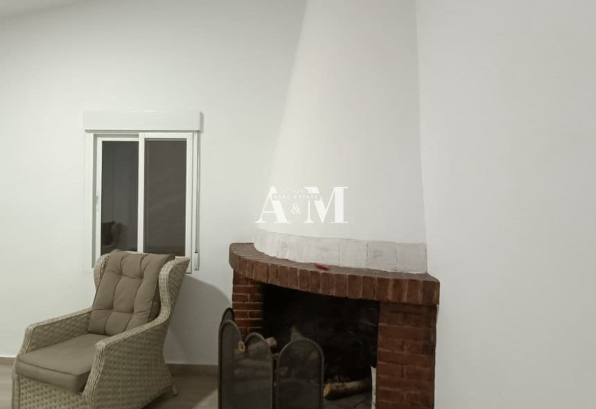Maison de Ville de 4 chambres à louer à Sax - 850 € (Ref: 10095658)