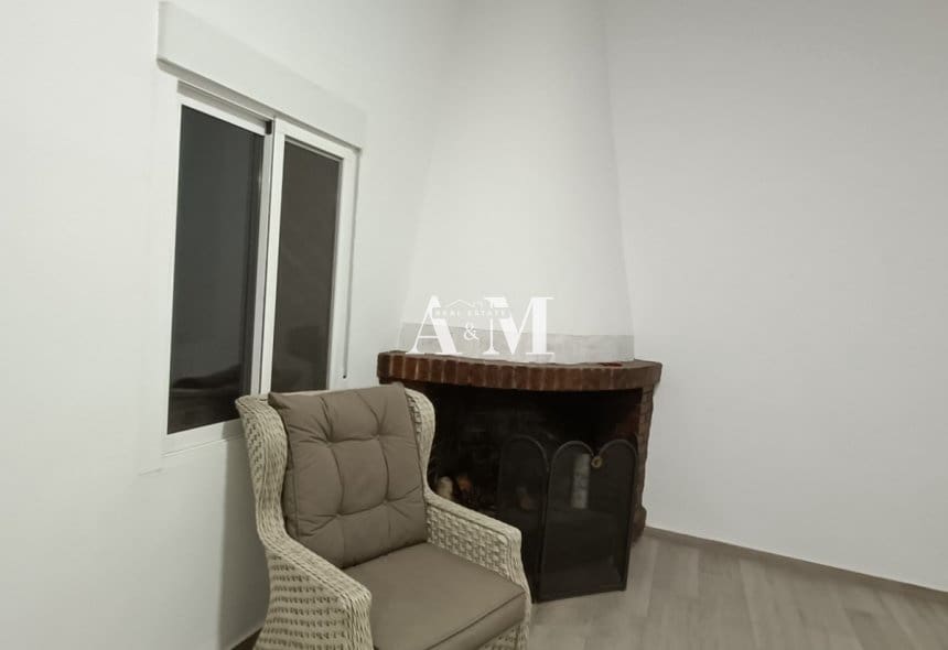 Maison de Ville de 4 chambres à louer à Sax - 850 € (Ref: 10095658)