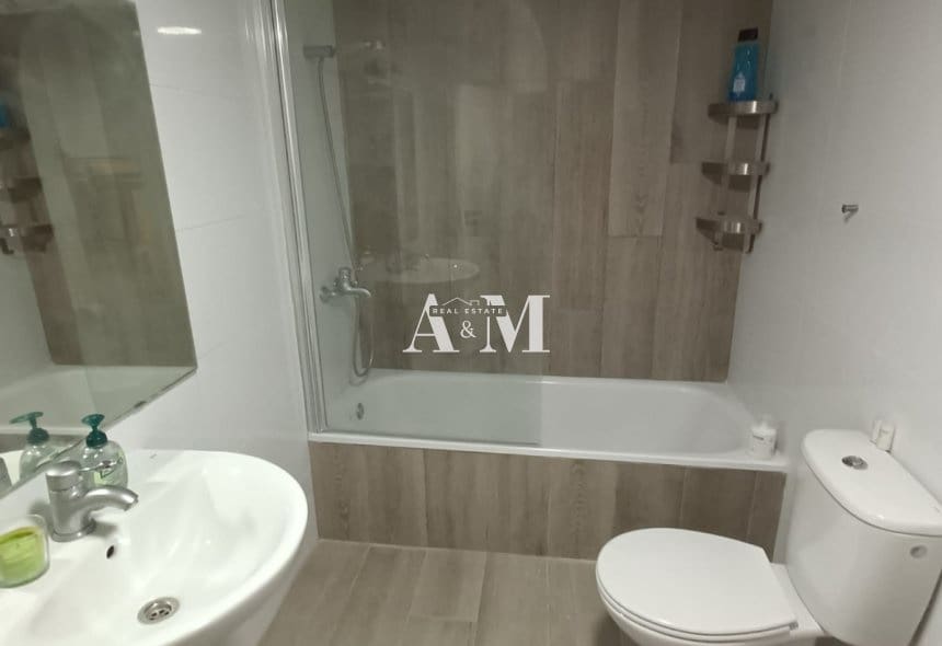 Maison de Ville de 4 chambres à louer à Sax - 850 € (Ref: 10095658)
