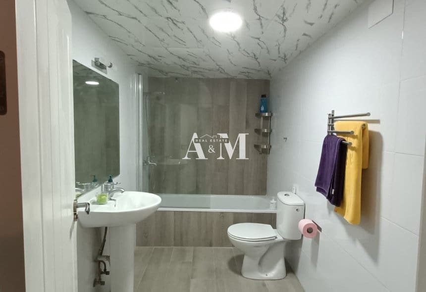 Maison de Ville de 4 chambres à louer à Sax - 850 € (Ref: 10095658)