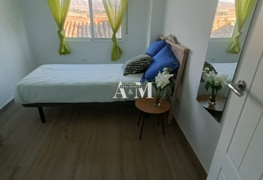 Maison de Ville de 4 chambres à louer à Sax - 850 € (Ref: 10095658)