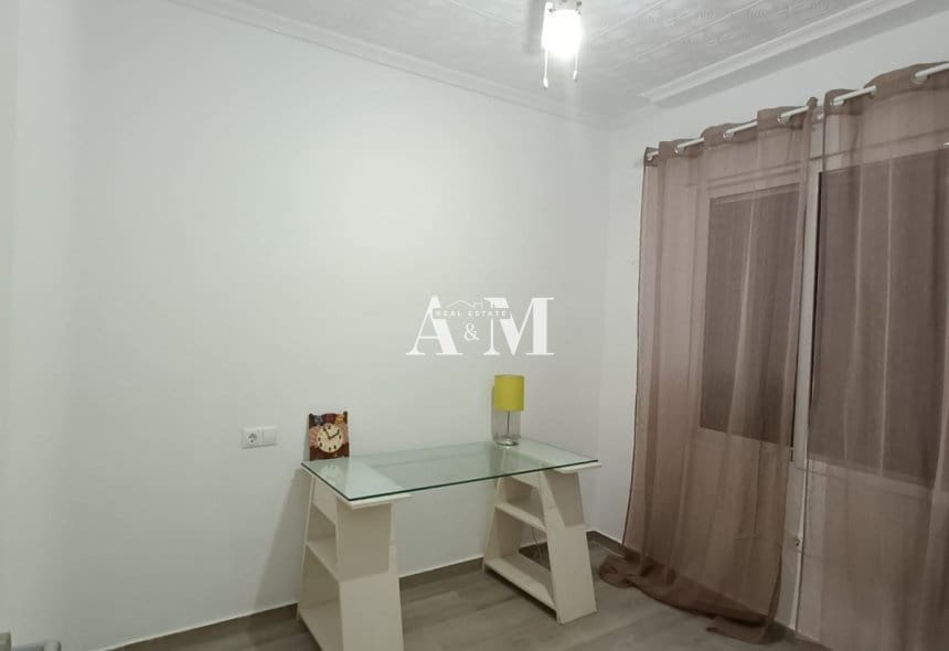 Maison de Ville de 4 chambres à louer à Sax - 850 € (Ref: 10095658)
