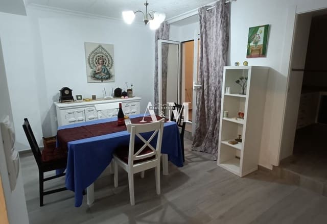 4 makuuhuone Omakotitalo vuokrattavana paikassa Sax - 850 € (Ref: 10095658)