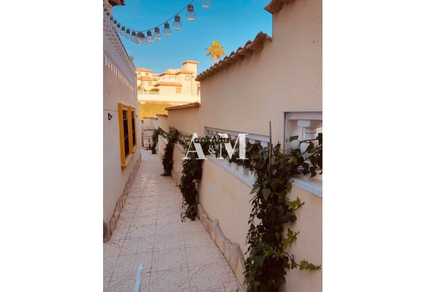 5 bedroom Villa for rent in Orihuela Costa with pool garage - € 2,000 (Ref: 10095660)