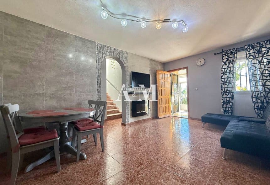 4 quarto Casa em Banda para arrendar em Torrevieja com piscina - 1 250 € (Ref: 10095661)