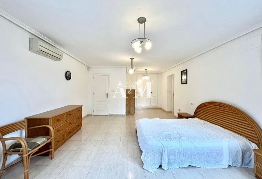 4 slaapkamer Villa te huur in Ciudad Quesada met garage - € 2.300 (Ref: 10095665)