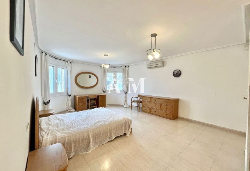 4 slaapkamer Villa te huur in Ciudad Quesada met garage - € 2.300 (Ref: 10095665)