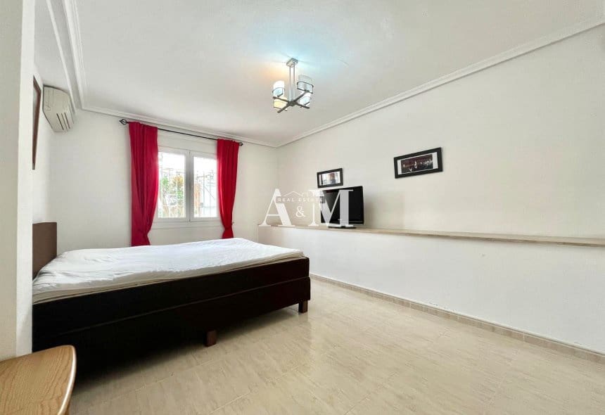 4 slaapkamer Villa te huur in Ciudad Quesada met garage - € 2.300 (Ref: 10095665)