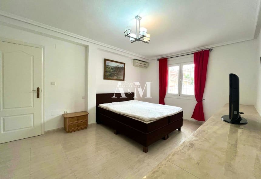 4 slaapkamer Villa te huur in Ciudad Quesada met garage - € 2.300 (Ref: 10095665)