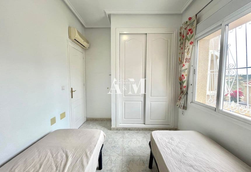 4 slaapkamer Villa te huur in Ciudad Quesada met garage - € 2.300 (Ref: 10095665)