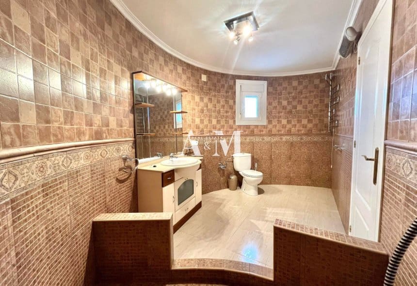 4 slaapkamer Villa te huur in Ciudad Quesada met garage - € 2.300 (Ref: 10095665)