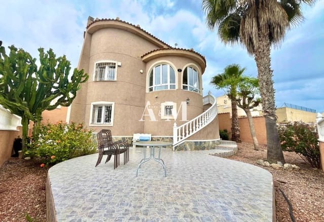 4 bedroom Villa for rent in Ciudad Quesada, Rojales with garage - € 2,300 (Ref: 10095665)
