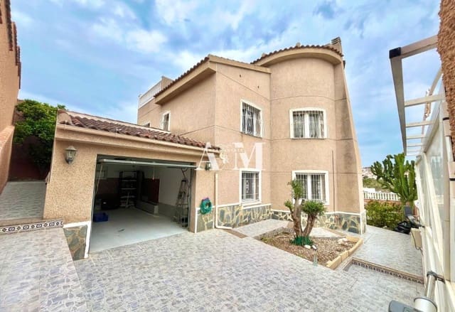 4 bedroom Villa for rent in Ciudad Quesada, Rojales with garage - € 2,300 (Ref: 10095665)