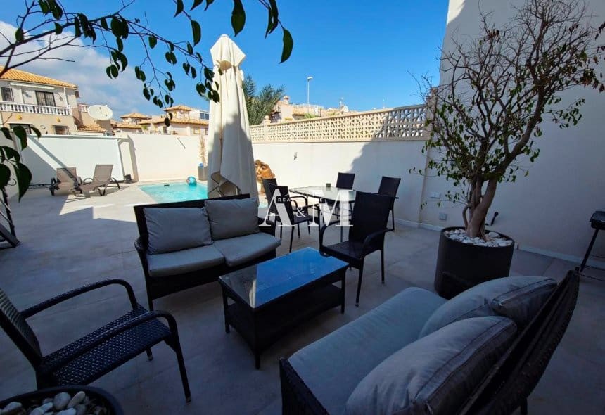 3 camera da letto Bungalow da affittare in Cabo Roig con piscina garage - 1.500 € (Rif: 10095667)