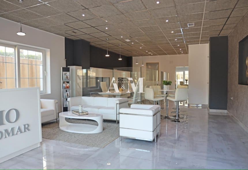 Local Commercial de 1 chambre à louer à Guardamar del Segura - 1 300 € (Ref: 10095672)
