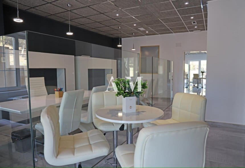 Local Commercial de 1 chambre à louer à Guardamar del Segura - 1 300 € (Ref: 10095672)