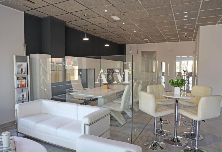 Local Commercial de 1 chambre à louer à Guardamar del Segura - 1 300 € (Ref: 10095672)