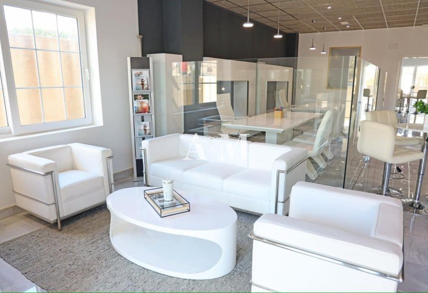 Local Commercial de 1 chambre à louer à Guardamar del Segura - 1 300 € (Ref: 10095672)