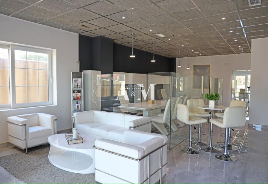 Local Commercial de 1 chambre à louer à Guardamar del Segura - 1 300 € (Ref: 10095672)