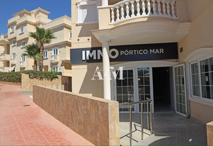 Local Commercial de 1 chambre à louer à Guardamar del Segura - 1 300 € (Ref: 10095672)