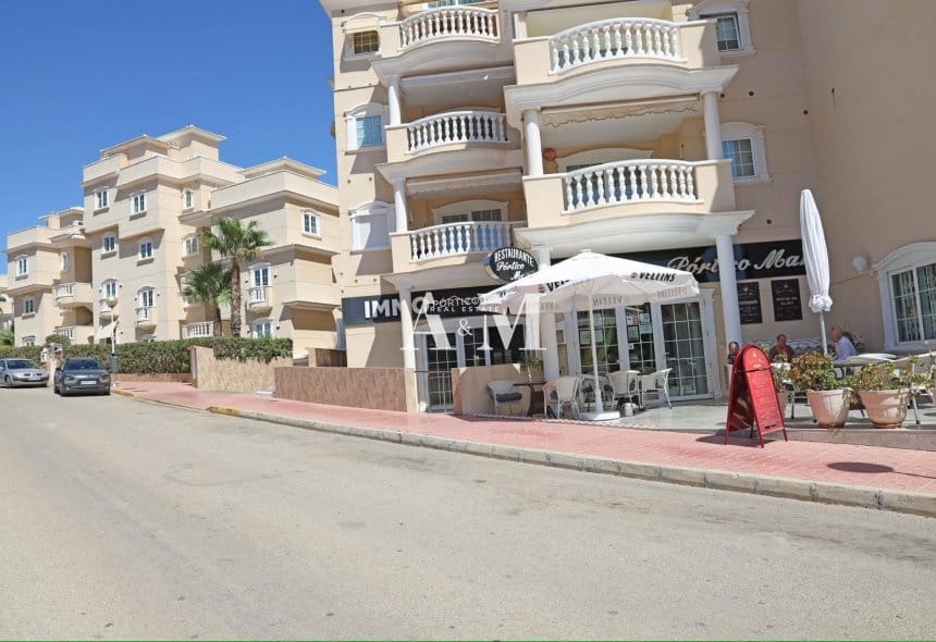 Local Commercial de 1 chambre à louer à Guardamar del Segura - 1 300 € (Ref: 10095672)