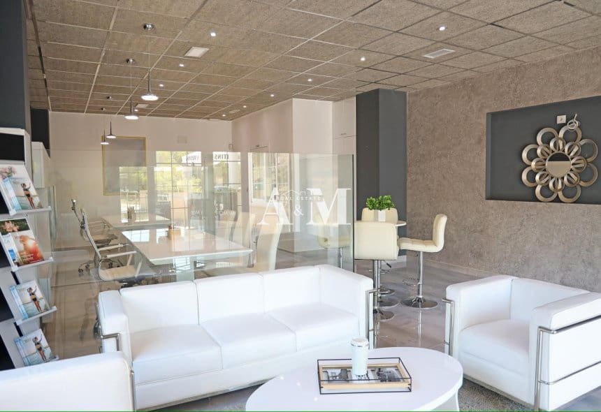 Local Commercial de 1 chambre à louer à Guardamar del Segura - 1 300 € (Ref: 10095672)