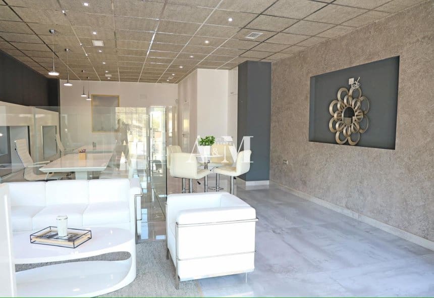 Local Commercial de 1 chambre à louer à Guardamar del Segura - 1 300 € (Ref: 10095672)