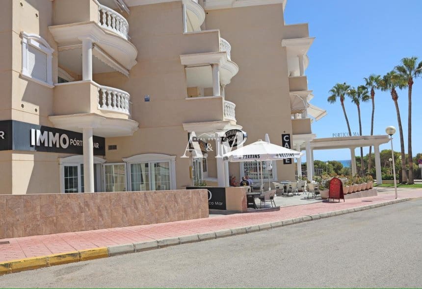 Local Commercial de 1 chambre à louer à Guardamar del Segura - 1 300 € (Ref: 10095672)