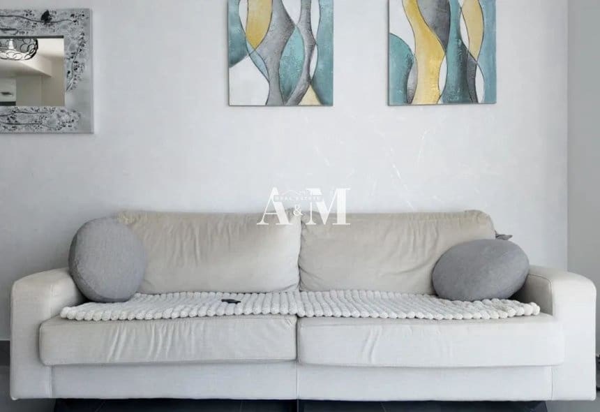 3 soverom Villa til salgs i Torrevieja med svømmebasseng garasje - € 670 000 (Ref: 10095673)