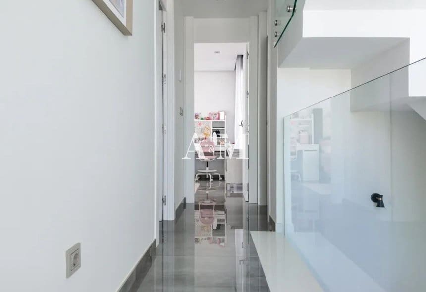 3 soverom Villa til salgs i Torrevieja med svømmebasseng garasje - € 670 000 (Ref: 10095673)
