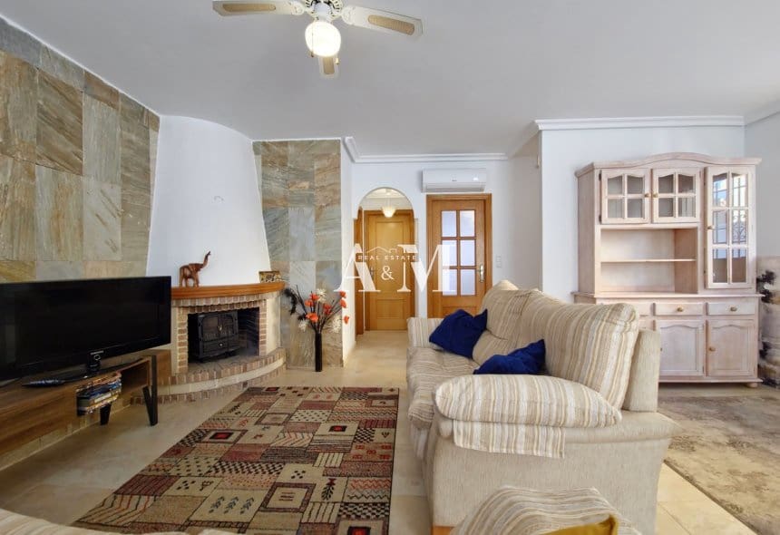 3 Zimmer Haus zu vermieten in Campoamor mit Pool - 1.300 € (Ref: 10095676)