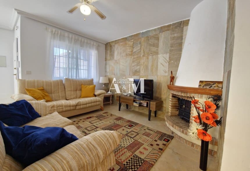 3 Zimmer Haus zu vermieten in Campoamor mit Pool - 1.300 € (Ref: 10095676)