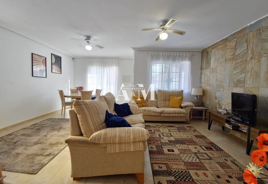 3 Zimmer Haus zu vermieten in Campoamor mit Pool - 1.300 € (Ref: 10095676)