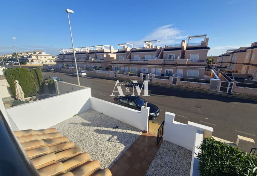 3 Zimmer Haus zu vermieten in Campoamor mit Pool - 1.300 € (Ref: 10095676)