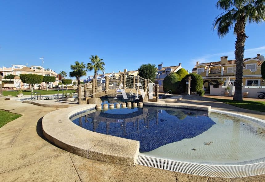 3 Zimmer Haus zu vermieten in Campoamor mit Pool - 1.300 € (Ref: 10095676)