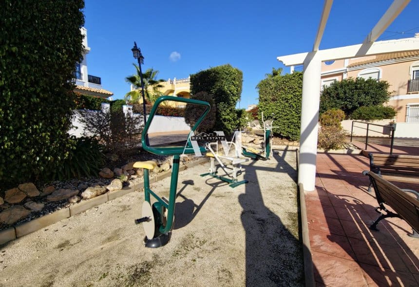 3 Zimmer Haus zu vermieten in Campoamor mit Pool - 1.300 € (Ref: 10095676)