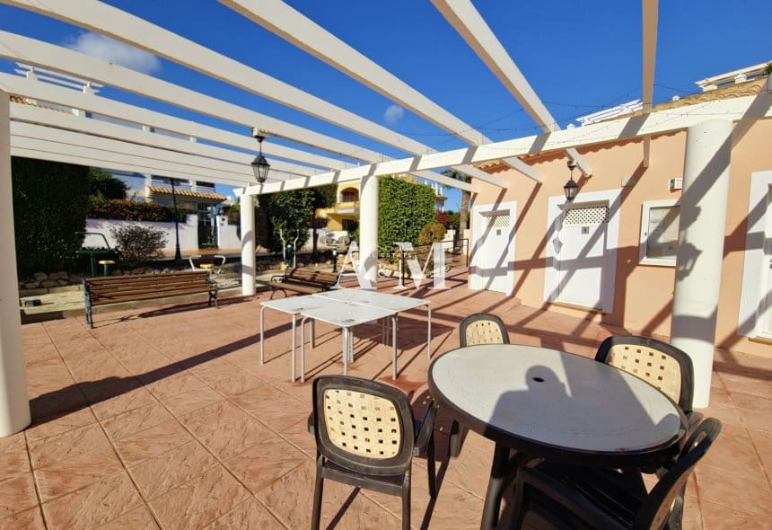 3 Zimmer Haus zu vermieten in Campoamor mit Pool - 1.300 € (Ref: 10095676)