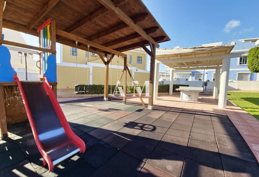 3 Zimmer Haus zu vermieten in Campoamor mit Pool - 1.300 € (Ref: 10095676)