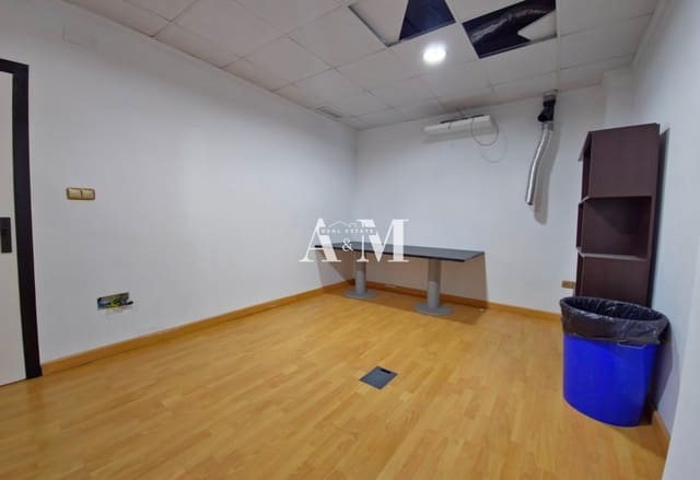 1 quarto Comercial para arrendar em El Molino, Torrevieja - 1 000 € (Ref: 10095677)