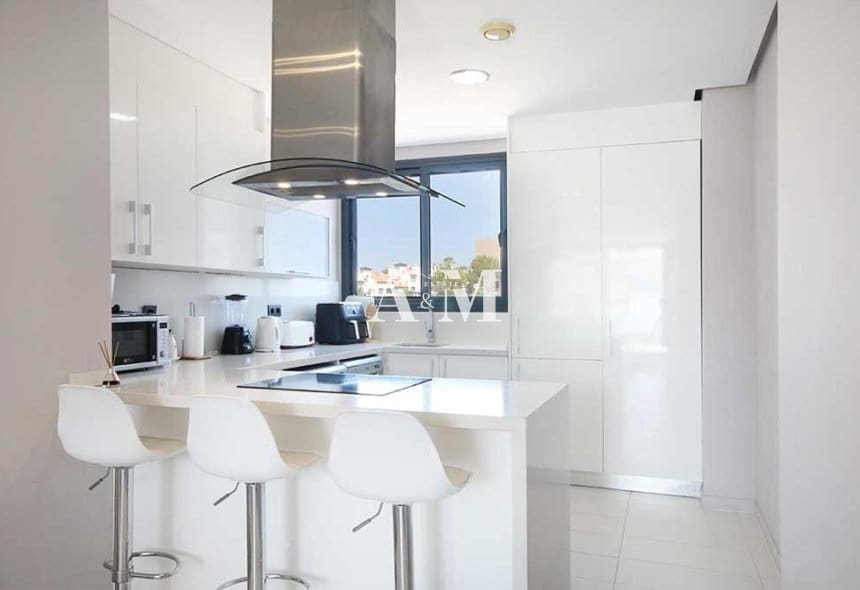 2 soverom Leilighet til leie i Villamartin med svømmebasseng garasje - € 1 350 (Ref: 10095678)