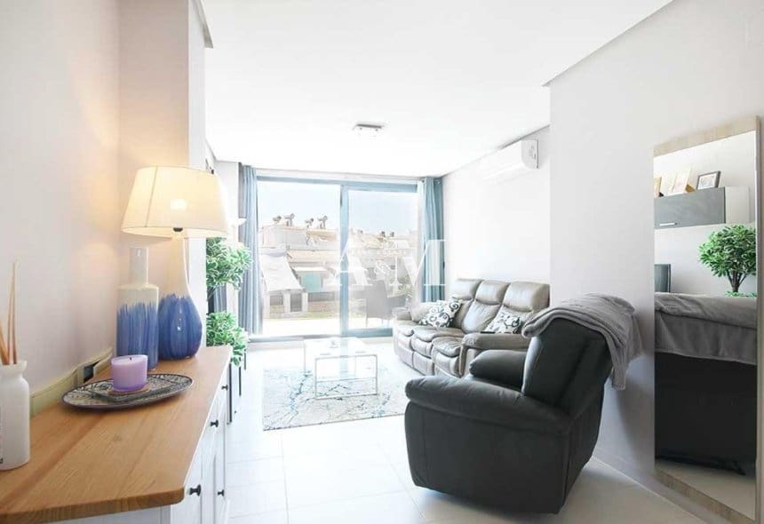 2 soverom Leilighet til leie i Villamartin med svømmebasseng garasje - € 1 350 (Ref: 10095678)
