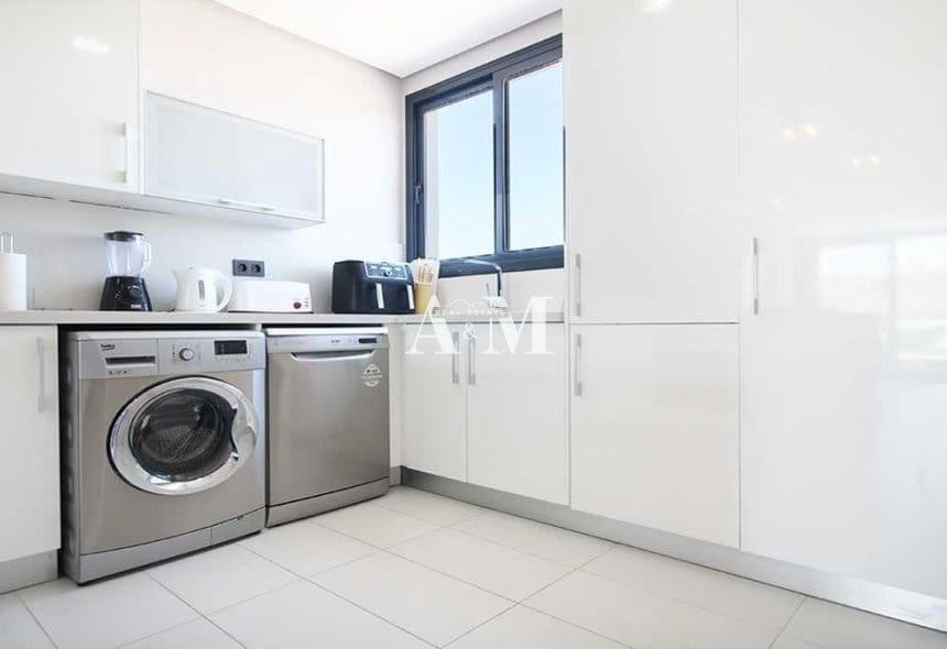 2 soverom Leilighet til leie i Villamartin med svømmebasseng garasje - € 1 350 (Ref: 10095678)