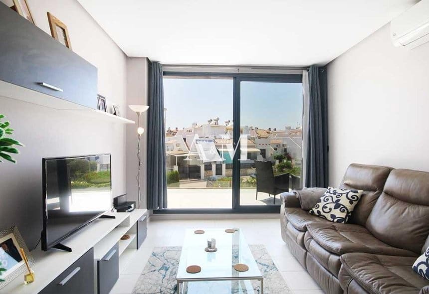 2 soverom Leilighet til leie i Villamartin med svømmebasseng garasje - € 1 350 (Ref: 10095678)