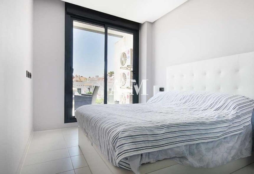 2 soverom Leilighet til leie i Villamartin med svømmebasseng garasje - € 1 350 (Ref: 10095678)